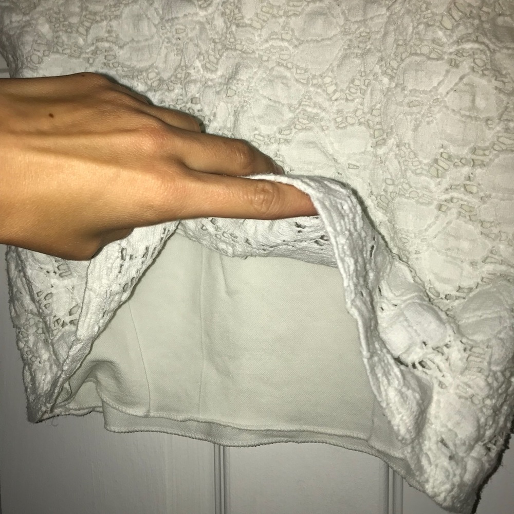 White top - Picture 2 of 3